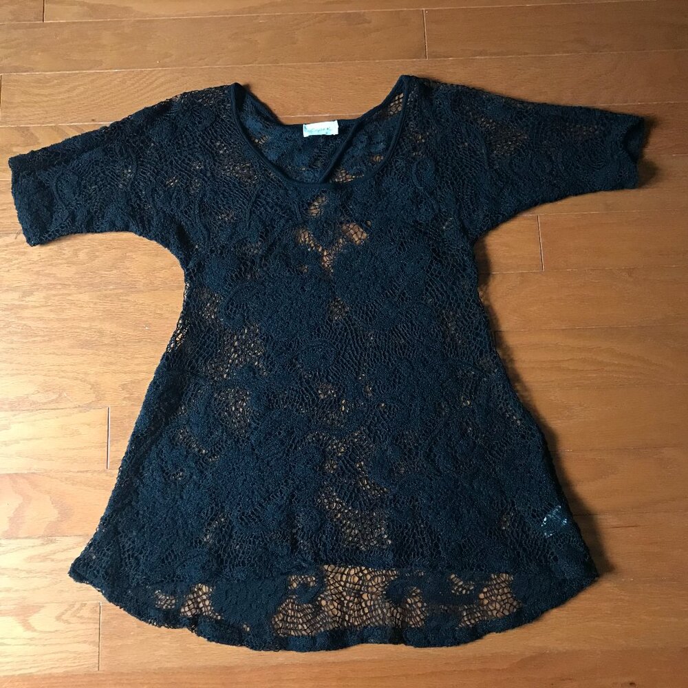 CRYSTAL K: BLACk LACE TUNIC TOP   SIZE S